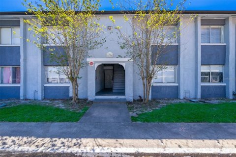 Condo in Orlando, Florida, 2 bedrooms  № 2217712 - photo 2
