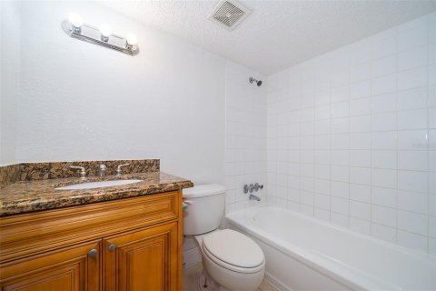 Condo in Orlando, Florida, 2 bedrooms  № 2217712 - photo 14