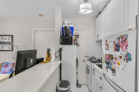 Condominio en venta en South Miami, Florida, 1 dormitorio, 47.38 m2 № 1889127 - foto 17