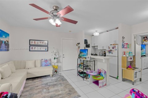 Condominio en venta en South Miami, Florida, 1 dormitorio, 47.38 m2 № 1889127 - foto 4