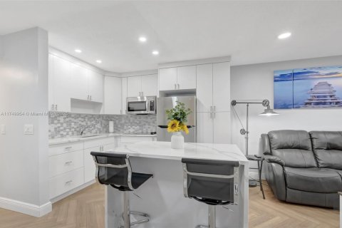 Condominio en venta en Deerfield Beach, Florida, 1 dormitorio, 54.35 m2 № 1732037 - foto 7