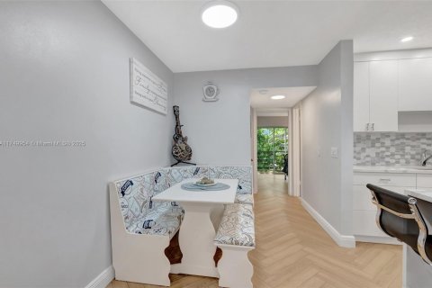 Condominio en venta en Deerfield Beach, Florida, 1 dormitorio, 54.35 m2 № 1732037 - foto 11