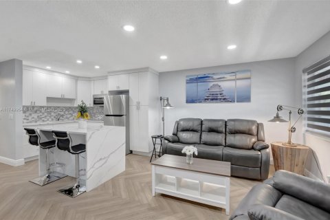 Condominio en venta en Deerfield Beach, Florida, 1 dormitorio, 54.35 m2 № 1732037 - foto 4