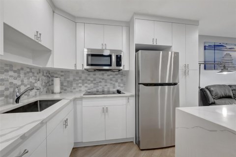 Condominio en venta en Deerfield Beach, Florida, 1 dormitorio, 54.35 m2 № 1732037 - foto 8