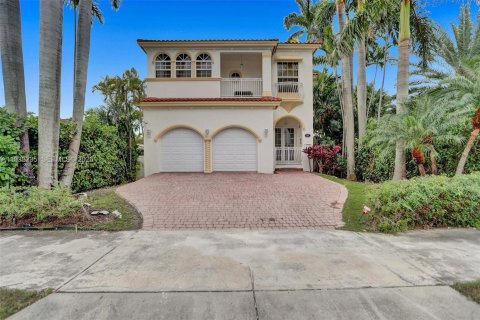 Villa ou maison à Hollywood, Floride 4 chambres, 303.79 m2 № 1995863