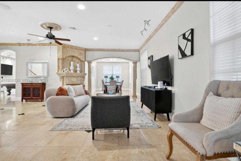 Villa ou maison à vendre à Hollywood, Floride: 4 chambres, 303.79 m2 № 1995863 - photo 17