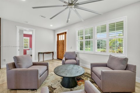 Villa ou maison à vendre à Port St. Lucie, Floride: 5 chambres, 387.87 m2 № 2013402 - photo 4