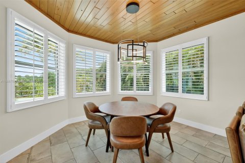 Villa ou maison à vendre à Port St. Lucie, Floride: 5 chambres, 387.87 m2 № 2013402 - photo 12