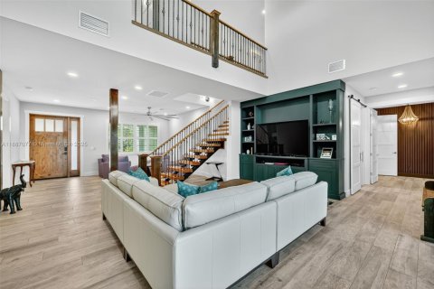 Villa ou maison à vendre à Port St. Lucie, Floride: 5 chambres, 387.87 m2 № 2013402 - photo 6