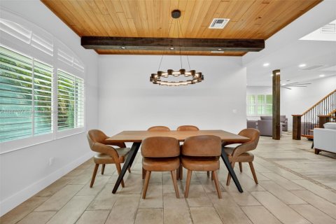 Villa ou maison à vendre à Port St. Lucie, Floride: 5 chambres, 387.87 m2 № 2013402 - photo 8