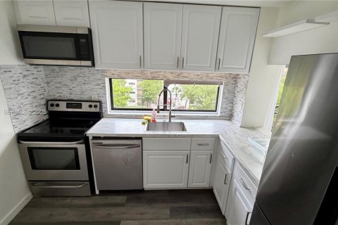 Copropriété à louer à Sunny Isles Beach, Floride: 1 chambre, 71.26 m2 № 1982655 - photo 12