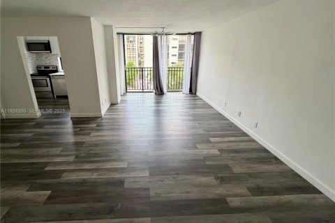 Copropriété à louer à Sunny Isles Beach, Floride: 1 chambre, 71.26 m2 № 1982655 - photo 1