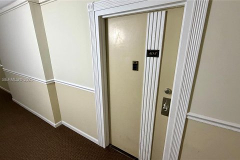 Copropriété à louer à Sunny Isles Beach, Floride: 1 chambre, 71.26 m2 № 1982655 - photo 21