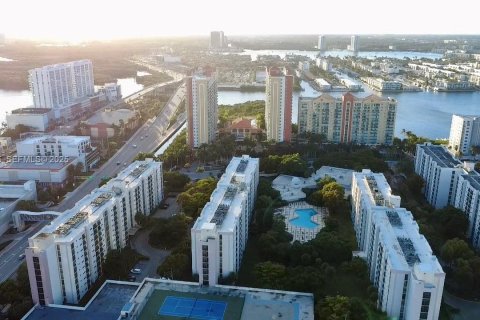 Copropriété à louer à Sunny Isles Beach, Floride: 1 chambre, 71.26 m2 № 1982655 - photo 28