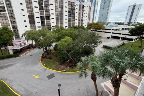 Copropriété à louer à Sunny Isles Beach, Floride: 1 chambre, 71.26 m2 № 1982655 - photo 15