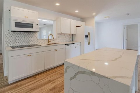 Casa en venta en Altamonte Springs, Florida, 4 dormitorios, 185.15 m2 № 2229336 - foto 12