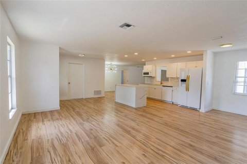 Casa en venta en Altamonte Springs, Florida, 4 dormitorios, 185.15 m2 № 2229336 - foto 8