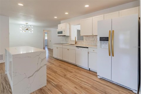 Casa en venta en Altamonte Springs, Florida, 4 dormitorios, 185.15 m2 № 2229336 - foto 11