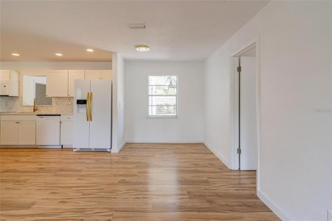 Casa en venta en Altamonte Springs, Florida, 4 dormitorios, 185.15 m2 № 2229336 - foto 10