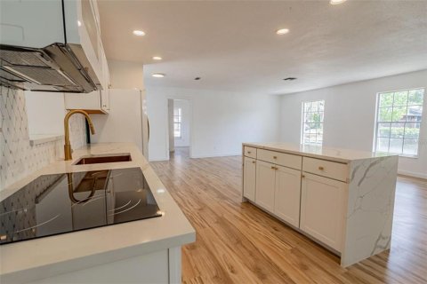 Casa en venta en Altamonte Springs, Florida, 4 dormitorios, 185.15 m2 № 2229336 - foto 13