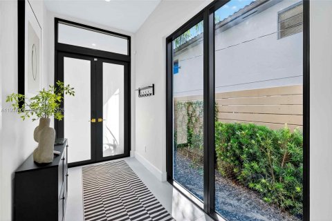 Touwnhouse à vendre à Fort Lauderdale, Floride: 4 chambres, 215.16 m2 № 1995312 - photo 2