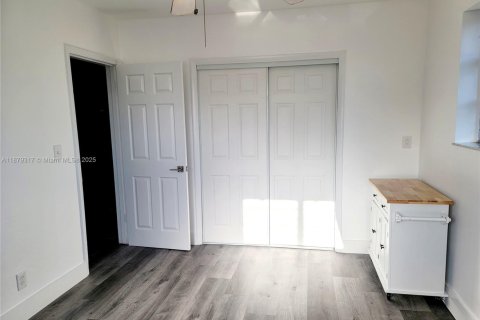 Commercial property in Hialeah, Florida 1 bedroom, 74.32 sq.m. № 1896259 - photo 7