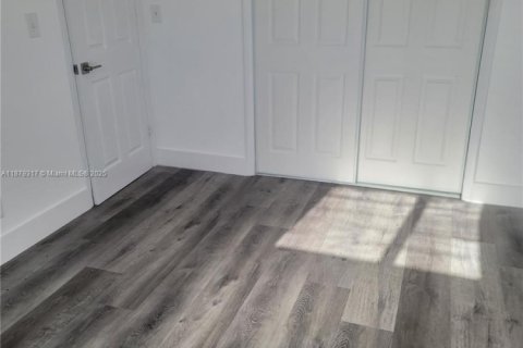 Commercial property in Hialeah, Florida 1 bedroom, 74.32 sq.m. № 1896259 - photo 6