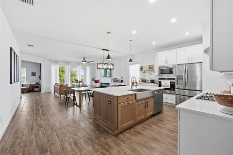 House in Apollo Beach, Florida 4 bedrooms, 231.7 sq.m. № 2099796 - photo 5