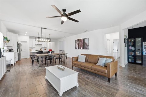House in Apollo Beach, Florida 4 bedrooms, 231.7 sq.m. № 2099796 - photo 11