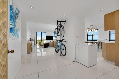 Снять в аренду кондоминиум в Ки-Бискейн, Флорида 2 спальни, 165.55м2, № 1964738 - фото 5