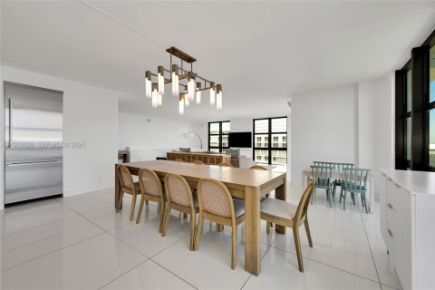 Снять в аренду кондоминиум в Ки-Бискейн, Флорида 2 спальни, 165.55м2, № 1964738 - фото 15