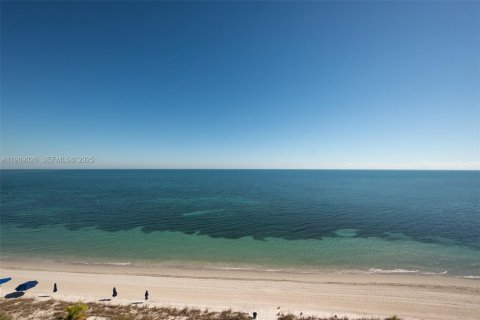 Снять в аренду кондоминиум в Ки-Бискейн, Флорида 2 спальни, 165.55м2, № 1964738 - фото 25