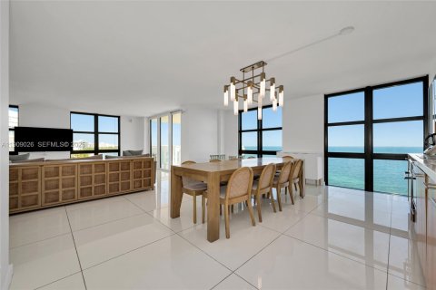 Снять в аренду кондоминиум в Ки-Бискейн, Флорида 2 спальни, 165.55м2, № 1964738 - фото 10