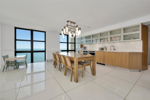 Снять в аренду кондоминиум в Ки-Бискейн, Флорида 2 спальни, 165.55м2, № 1964738 - фото 11