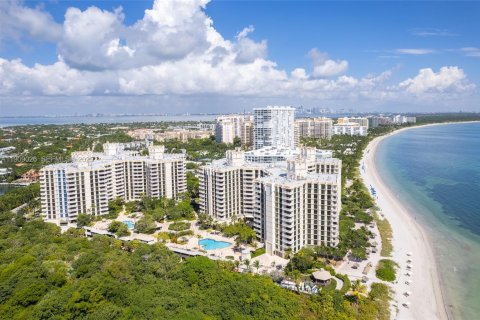 Снять в аренду кондоминиум в Ки-Бискейн, Флорида 2 спальни, 165.55м2, № 1964738 - фото 26