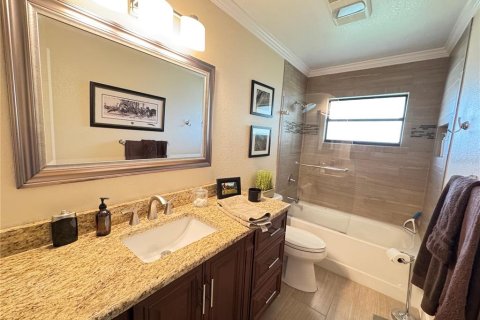 Casa en venta en Frostproof, Florida, 4 dormitorios, 263.66 m2 № 2166060 - foto 10
