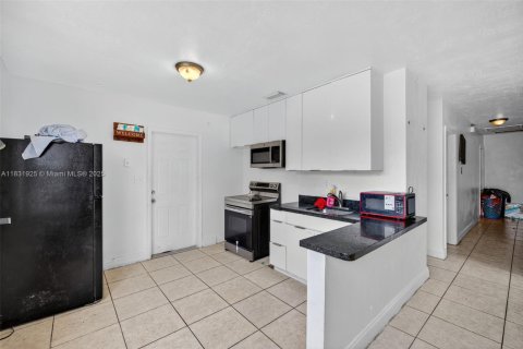 House in Fort Lauderdale, Florida 4 bedrooms, 103.31 sq.m. № 1818182 - photo 9