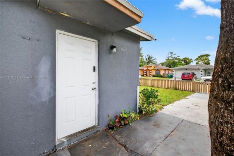 House in Fort Lauderdale, Florida 4 bedrooms, 103.31 sq.m. № 1818182 - photo 4
