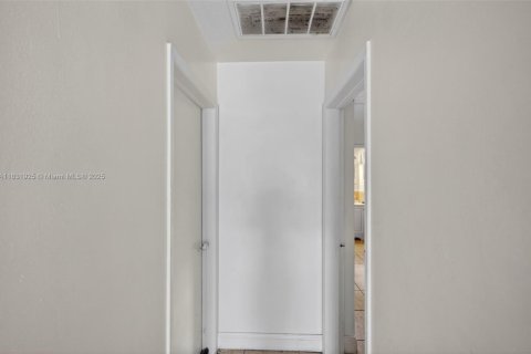 House in Fort Lauderdale, Florida 4 bedrooms, 103.31 sq.m. № 1818182 - photo 23
