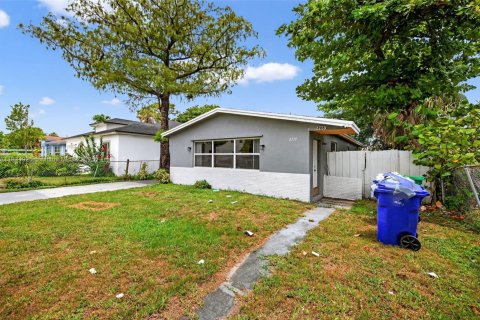 House in Fort Lauderdale, Florida 4 bedrooms, 103.31 sq.m. № 1818182 - photo 3