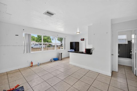 House in Fort Lauderdale, Florida 4 bedrooms, 103.31 sq.m. № 1818182 - photo 6