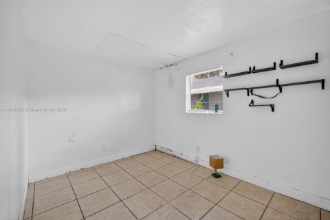 House in Fort Lauderdale, Florida 4 bedrooms, 103.31 sq.m. № 1818182 - photo 18