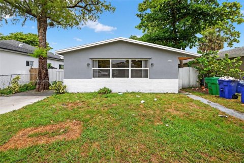 House in Fort Lauderdale, Florida 4 bedrooms, 103.31 sq.m. № 1818182 - photo 2