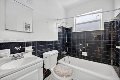House in Fort Lauderdale, Florida 4 bedrooms, 103.31 sq.m. № 1818182 - photo 20