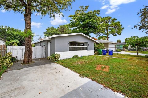 House in Fort Lauderdale, Florida 4 bedrooms, 103.31 sq.m. № 1818182 - photo 1