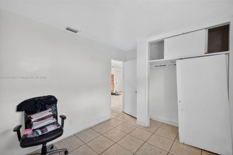 House in Fort Lauderdale, Florida 4 bedrooms, 103.31 sq.m. № 1818182 - photo 22