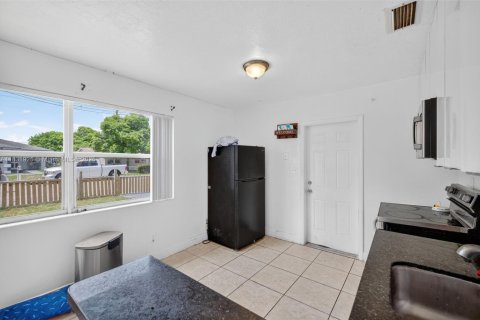 House in Fort Lauderdale, Florida 4 bedrooms, 103.31 sq.m. № 1818182 - photo 11