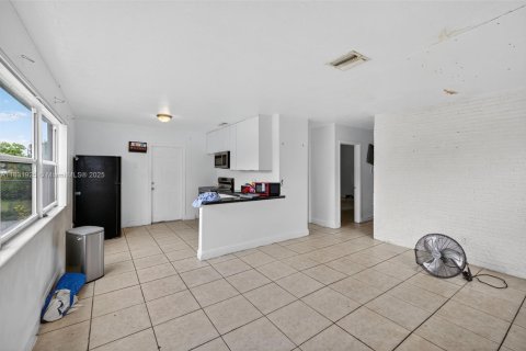 House in Fort Lauderdale, Florida 4 bedrooms, 103.31 sq.m. № 1818182 - photo 5