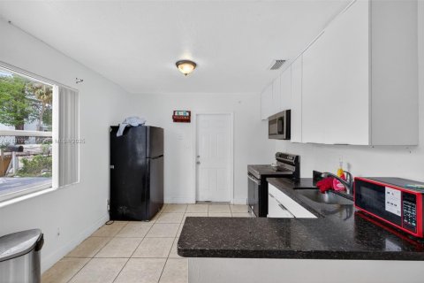 House in Fort Lauderdale, Florida 4 bedrooms, 103.31 sq.m. № 1818182 - photo 10