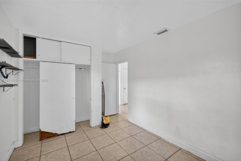 House in Fort Lauderdale, Florida 4 bedrooms, 103.31 sq.m. № 1818182 - photo 19